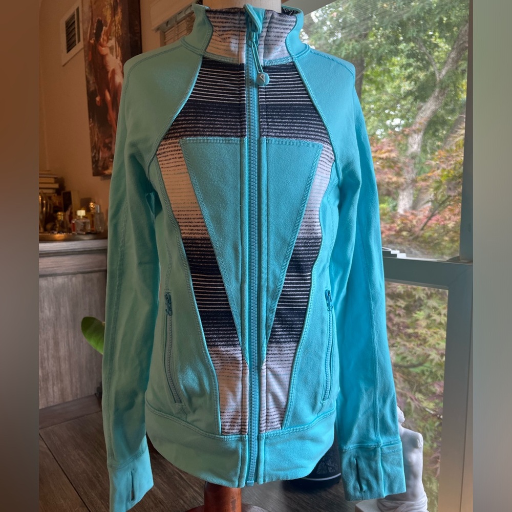 Ivivva by Lululemon bright blue Jacket size 8 🩵